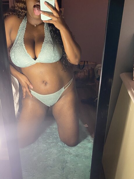 Imxnii_ sexy pornstar image