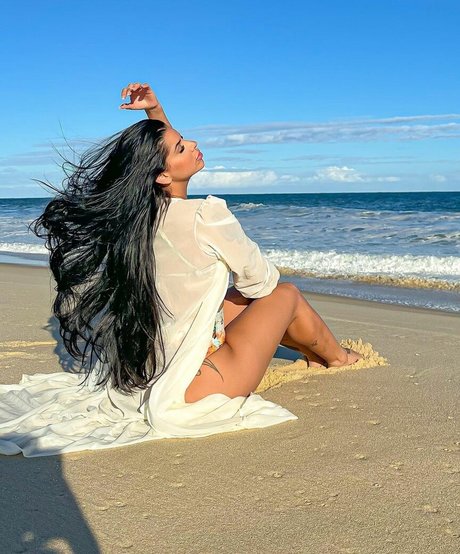 Bianca Leao naked pornstar pic