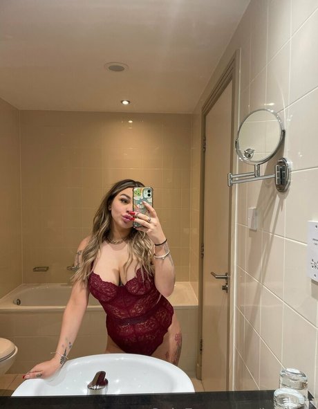 joyblue model top pic