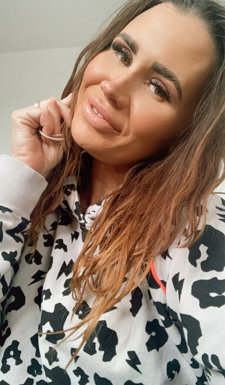 britishbustybrunettemilf actriz desnuda archivo