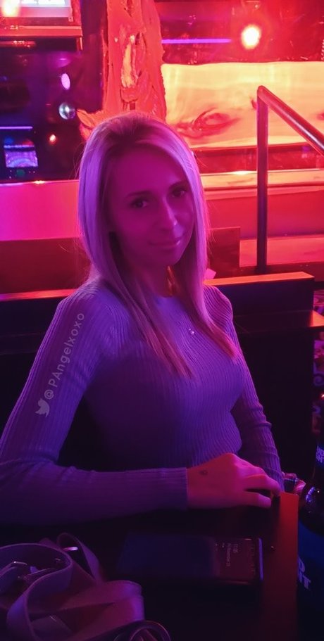 petite angelxoxo modelo xxx foto