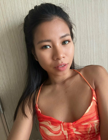 petiteasianchaya sexe star du porno img