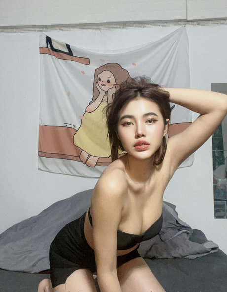 petiteasianchaya modelo atractivo foto