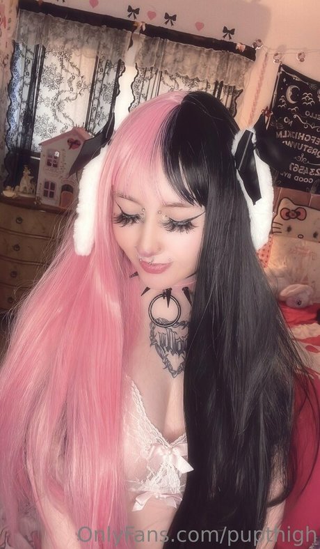 pupthigh desnudos estrella archivo