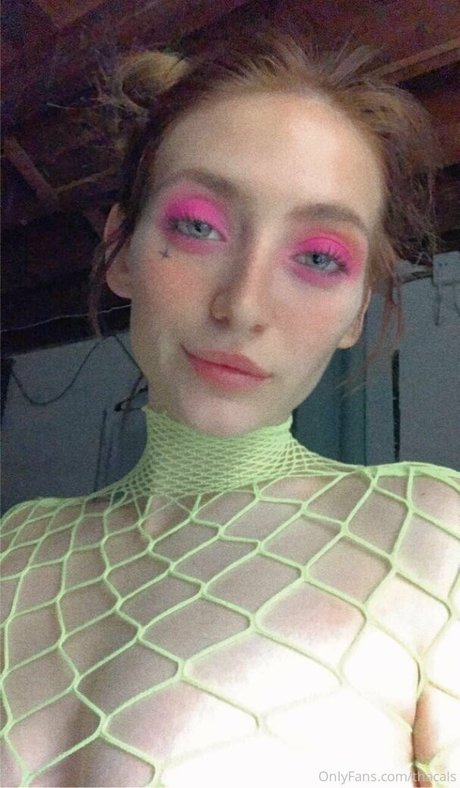 thacals modèle adulte image