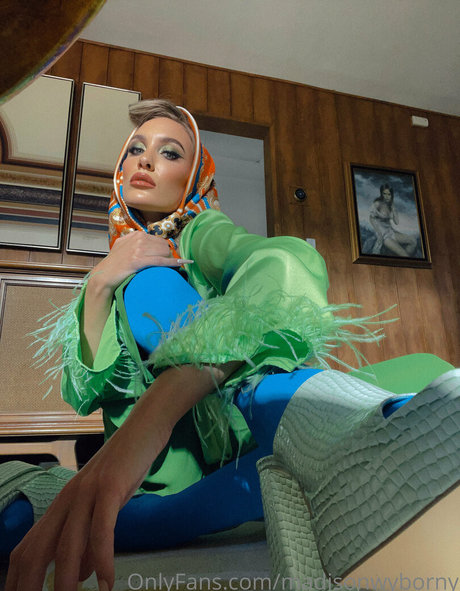 lucy love98 modèle chaud image