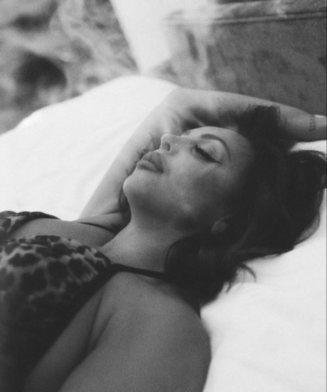 Jesy Nelson actrice nue des photos