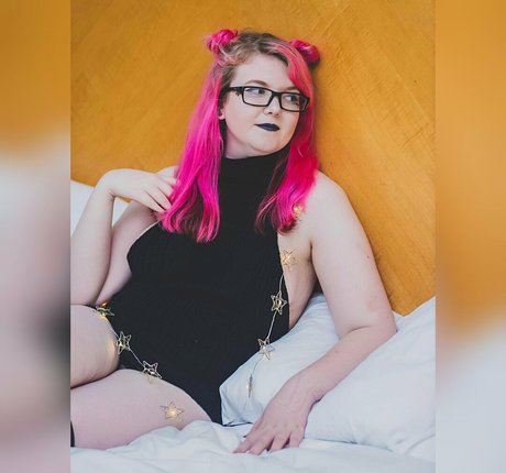 emopink69 estrella desnuda galerías