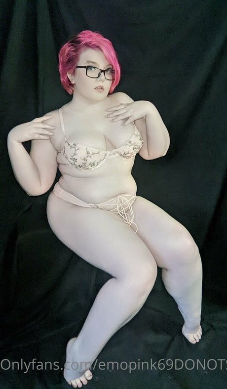 emopink69 modèle chaud des photos