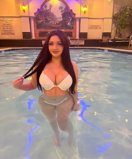 Angie D modelo agradable imágenes