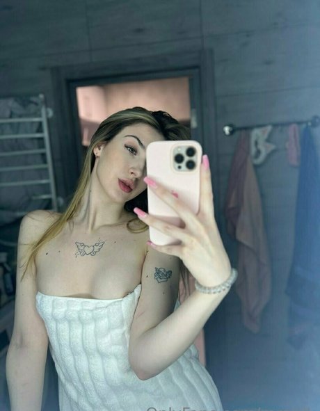 mrssilk erotic model picture