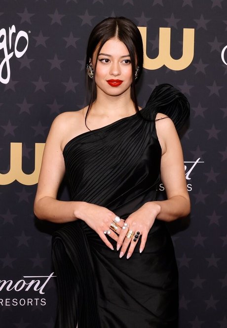 Amber Midthunder actriz perfecta galerías