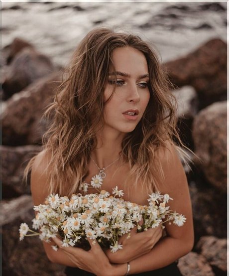 allwene free actrice érotique galeries