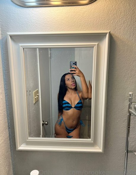 brookegoeswildx pornstar top photo