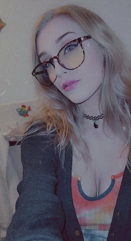 savingmyinsanity hermosa modelo imagen