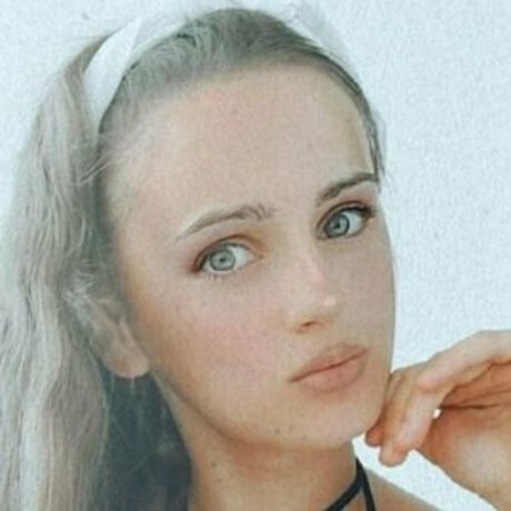 bathory cvnt modèles nus des photos