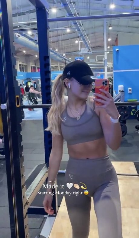 Misha Grimes actriz de desnudos imagen