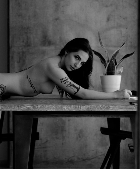 ravengoeswild modelo sexual archivo