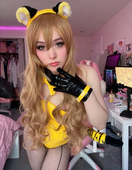 Meikasama actrice sexy photo