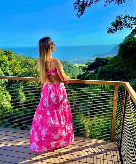 Elloah Guedes actrice sexy images