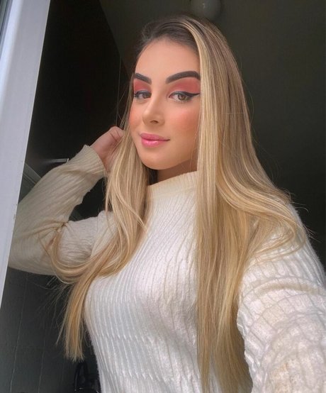 Elloah Guedes modèle sympa photo