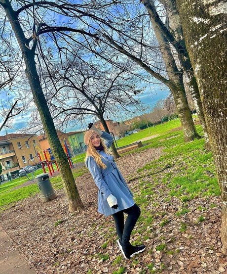 Elloah Guedes estrella atractiva imágenes