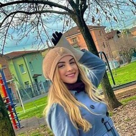 Elloah Guedes star du porno sympa des photos