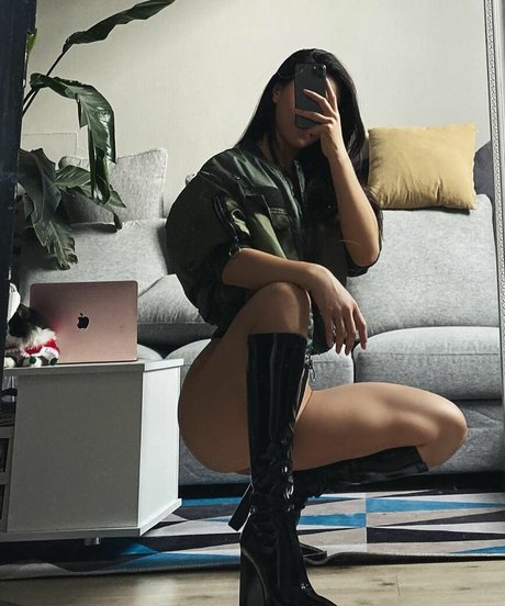 Xiaolajiao j3 nude actress images
