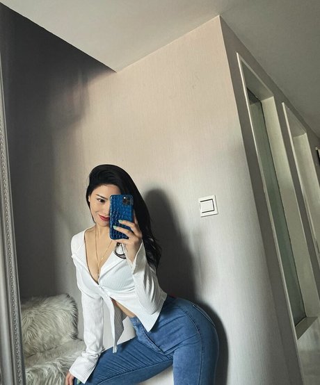 Xiaolajiao j3 modelo pornografico galerías