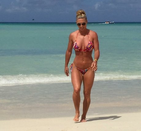 Callie Bundy actrice de nus image