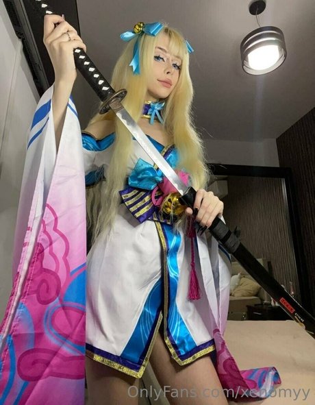 Xenomyy actriz desnuda galería