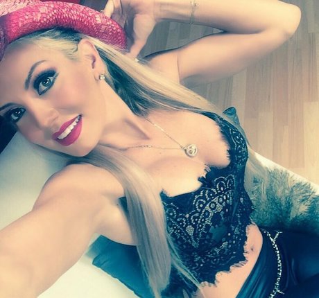 Isabel Madow star nice pic