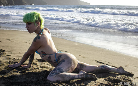 Little Spittle modèle sympa photos