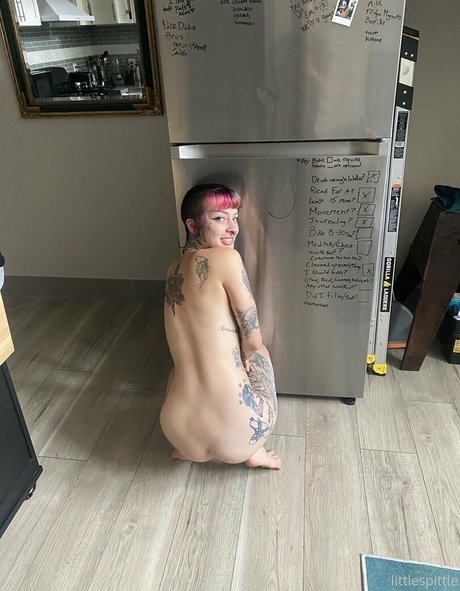 Little Spittle modelo hd fotos