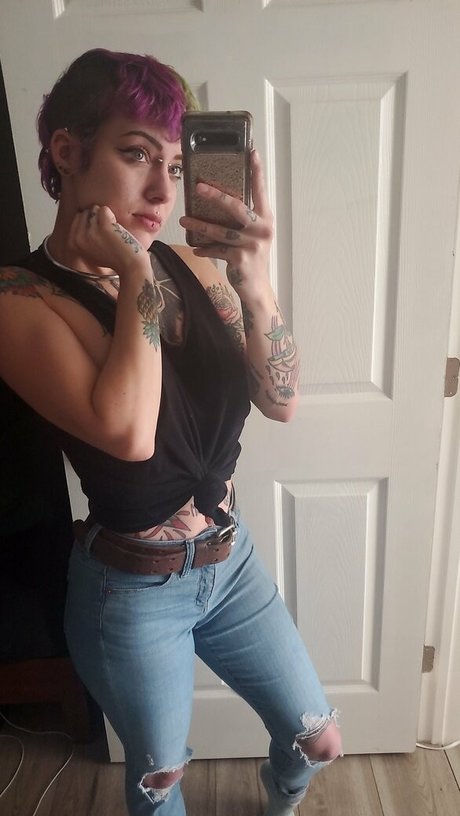 Little Spittle modèle pornographique des photos