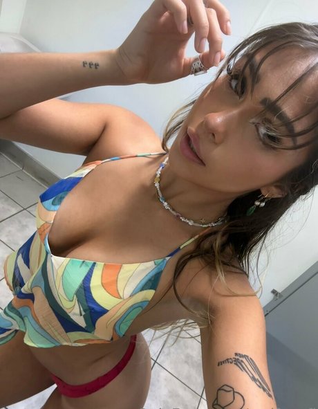 waifusofi modèle artistique galeries