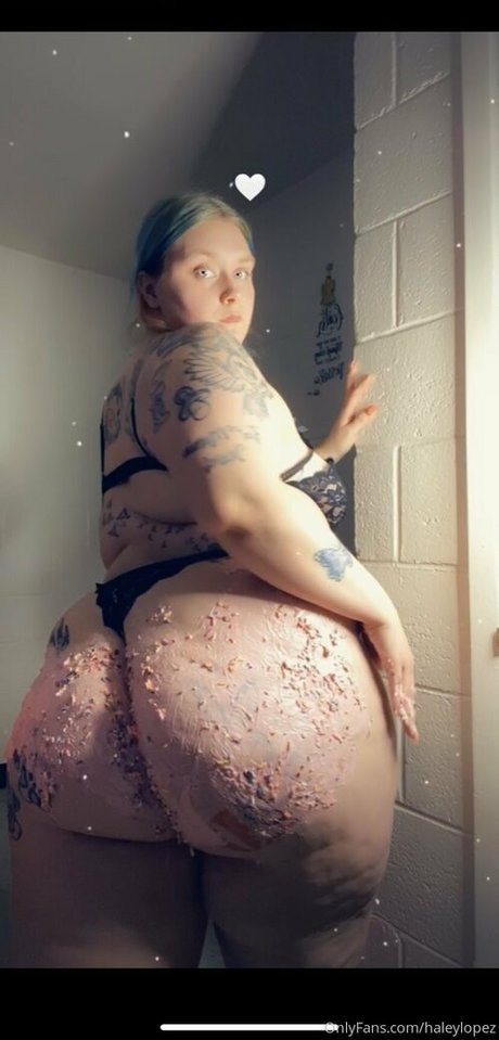 haleylopez model hot photo