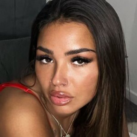 Jordan Roberts pretty actress archive