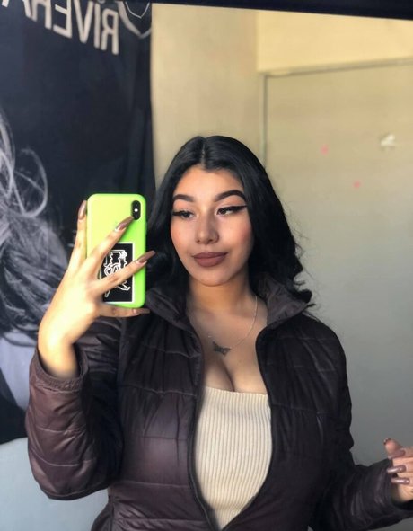 Fernanda V estrella porno en alta definición foto