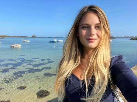 Nolwenn Dis belle star du porno collection