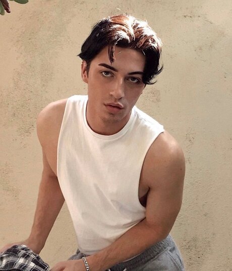 Aaron Wolfberg hot model img