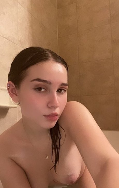 Tayler Hills arte modelo imagen