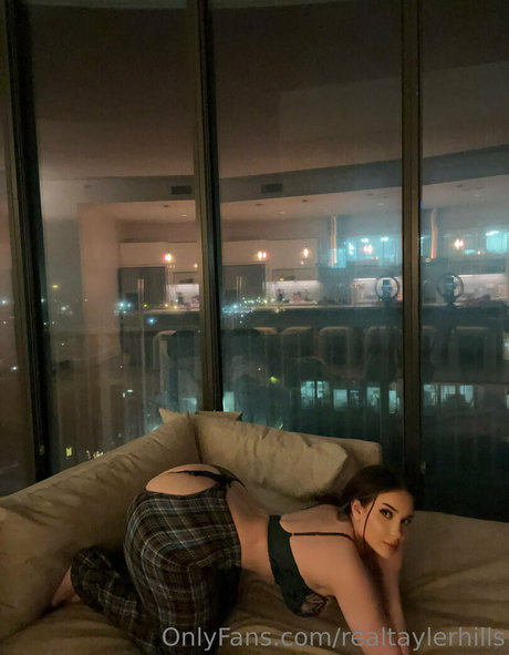 Tayler Hills modèles nus photo