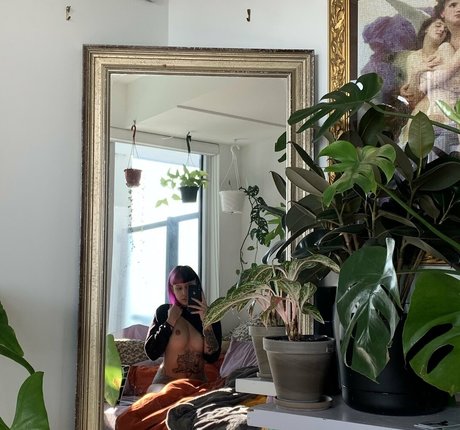 Sheiscursed actrice exclusive galeries