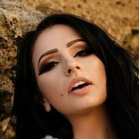 Angela Mazzanti modelo superior fotos