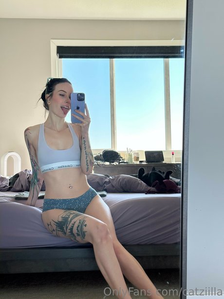 Catziilla xxx étoile images