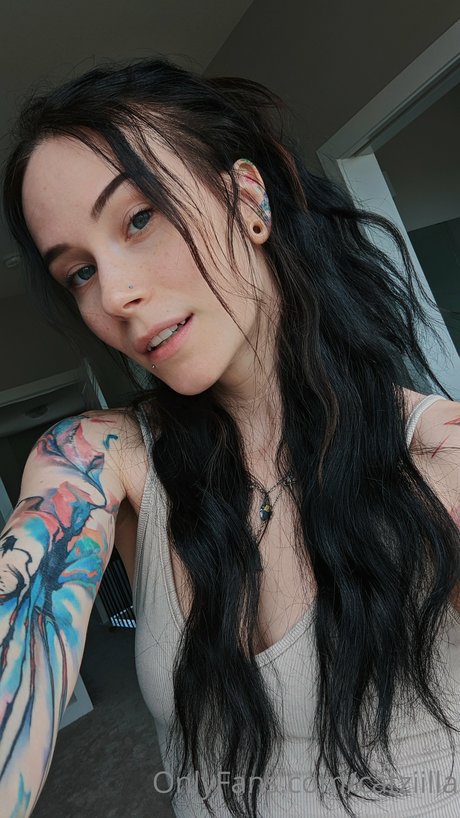 Catziilla étoile nue images