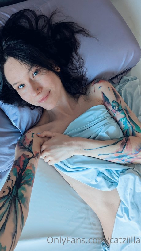 Catziilla buen modelo imagen