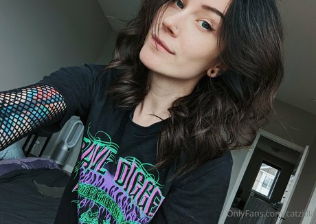 Catziilla modelo porno galería