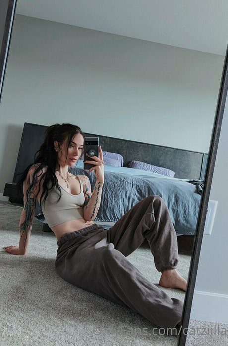 Catziilla arte modelo fotos